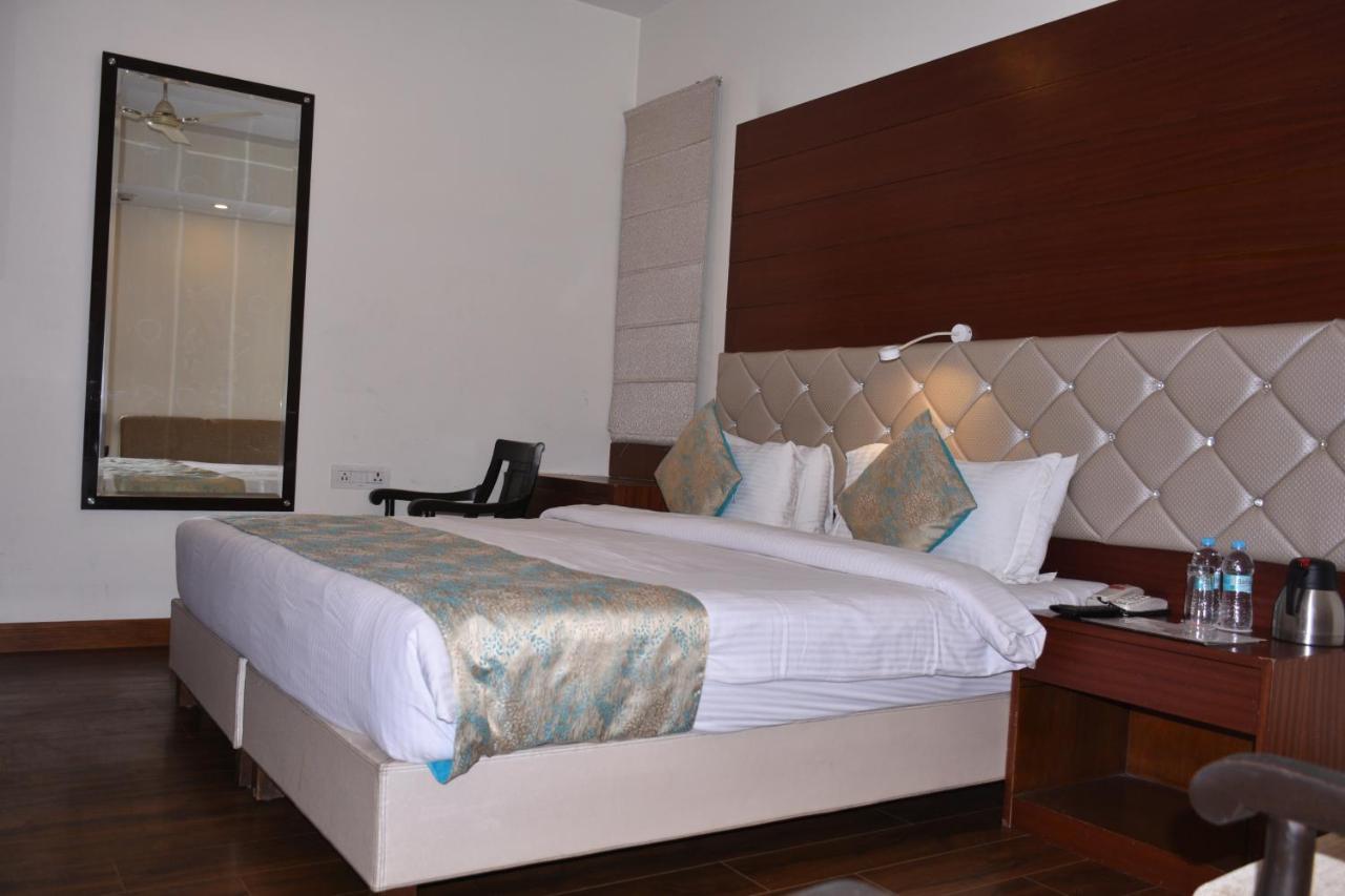 Hotel Meadows Varanasi Eksteriør bilde
