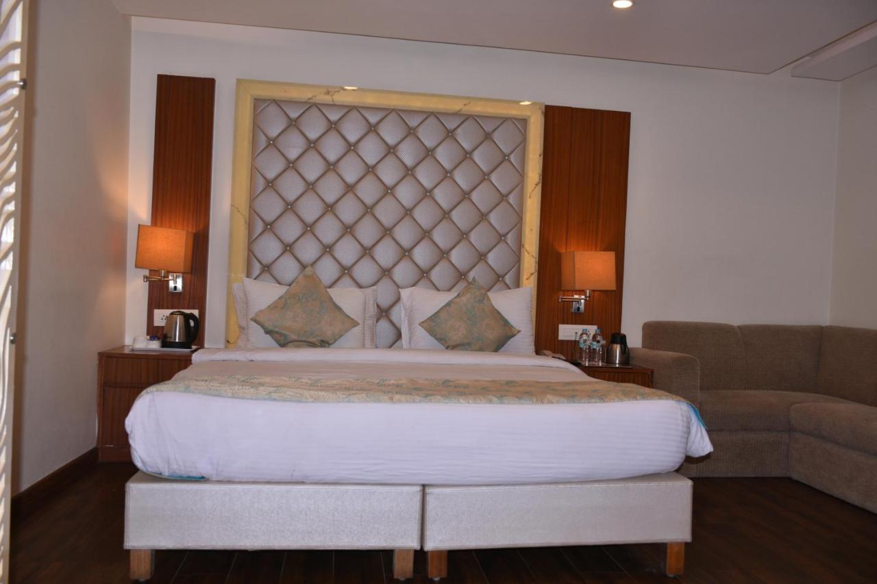 Hotel Meadows Varanasi Eksteriør bilde