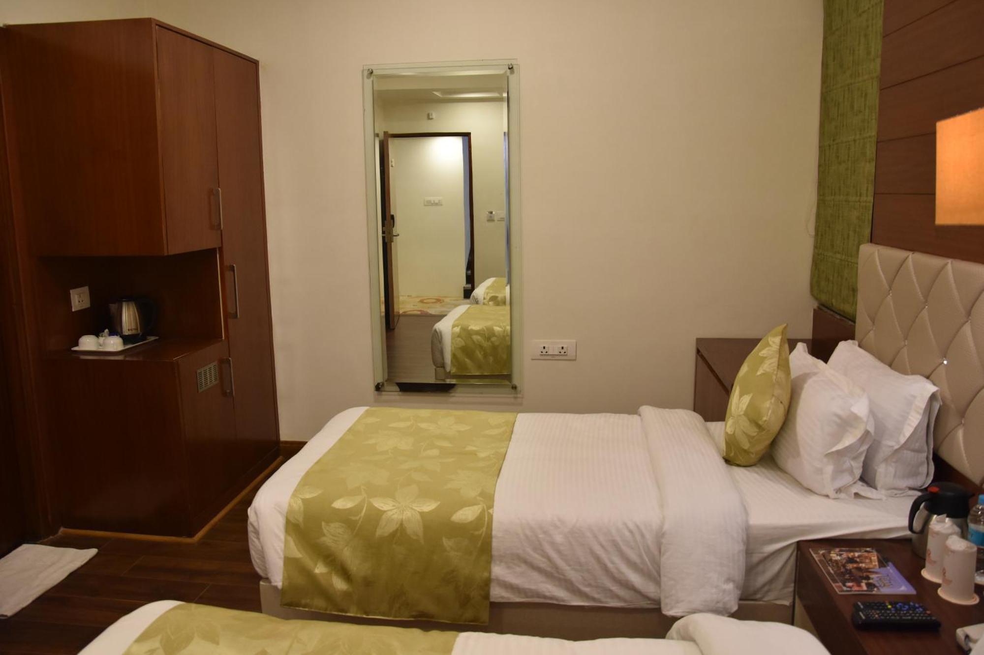 Hotel Meadows Varanasi Eksteriør bilde