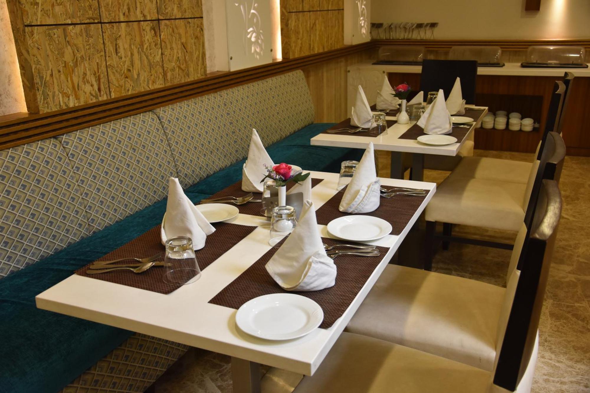 Hotel Meadows Varanasi Eksteriør bilde