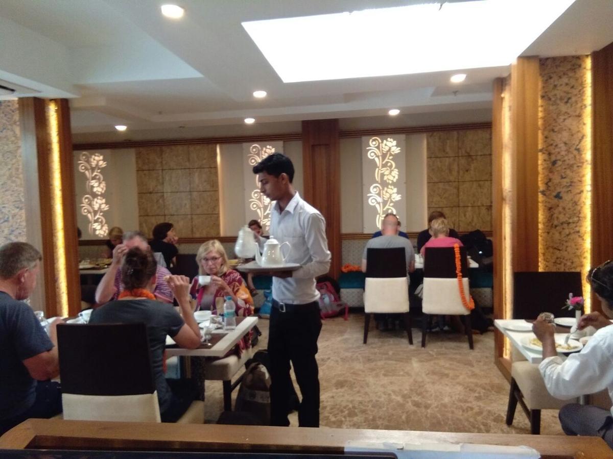 Hotel Meadows Varanasi Eksteriør bilde