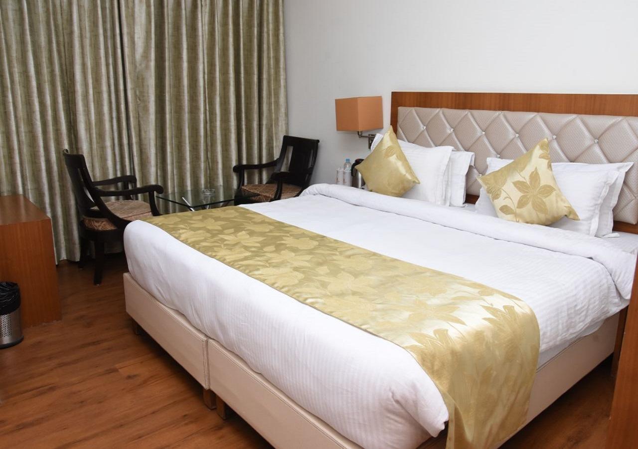 Hotel Meadows Varanasi Eksteriør bilde